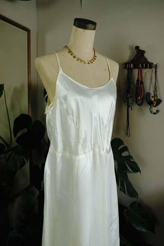 Late 30s/Early 40s Satin Slip