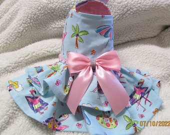 Vestito da spiaggia divertente con fenicottero blu e rosa per cani, vestito estivo con pettorina per il divertimento estivo