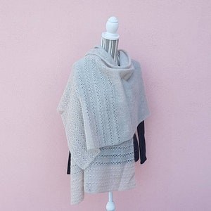 Stole with plain stitch and openwork edge