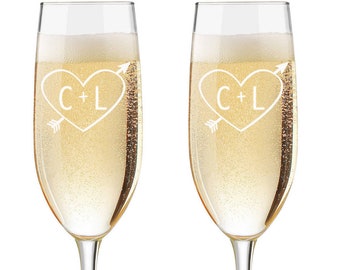 Carved Initials Flutes, Personalized Wedding Flutes,  Set of 2, Engraved Wedding Flute,  Tree Carving Toasting Flutes,  Champagne Flutes