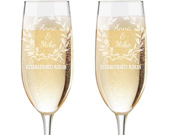 Personalized Wedding Flutes,  2 Toasting Flutes, Engraved Wedding Flute,  Laurel Wreath Toasting Flutes,  Toasting Champagne Flutes