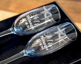 Personalized Wedding Flutes,   2 Toasting Flutes, Engraved Wedding Flute,  Starfish Toasting Flutes,  Bride & Groom Champagne Flutes