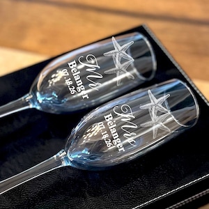 Personalized Wedding Flutes,   2 Toasting Flutes, Engraved Wedding Flute,  Starfish Toasting Flutes,  Bride & Groom Champagne Flutes