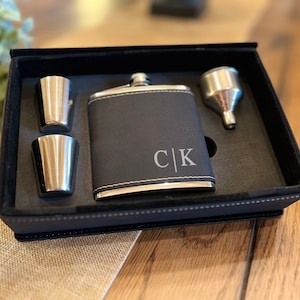 Groomsmen Gift, Personalized Flask Set for Men, Black Leather Hip Flask, Best Man Flask, Initials Groomsman Flask