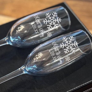 Personalized Wedding Flutes - Engraved Bride & Groom Champagne Toasting Flutes with Snowflake Design