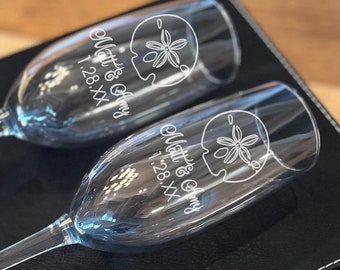 Personalized Wedding Flutes Set of 2 – Engraved Bride & Groom Sand Dollar Champagne Toasting Flutes