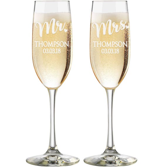 Mr Mrs Toasting Champagne Flutes Personalized Wedding Flutes 2 Toasting Flutes Toasting Flutes Engraved Wedding Flute 