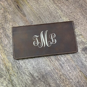 Funda de chequera personalizada, cartera de chequera de cuero, soporte de chequera grabado, regalo para mujeres, estuche de chequera monograma, regalo para ella