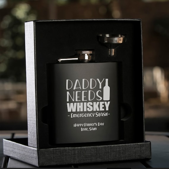 Bacardi /& Wray Nephew White Rum Personalised Black Hip Flask /& 2 Miniatures in Silk Gift Box