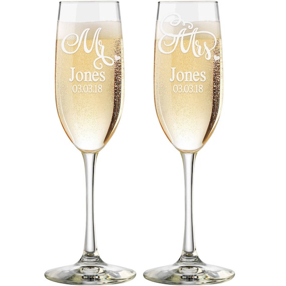 Personalized Wedding Flutes, 2 Toasting Flutes, Engraved Wedding Flute, Mr. Mrs. Toasting Flutes, Toasting Champagne Flutes Il_570xn