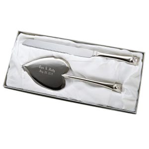 Personalized Wedding Cake Knife Set: Engraved Heart Server