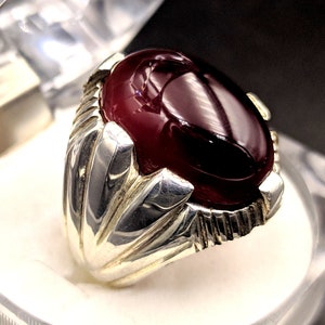 Anel de Ágata Vermelha Masculino: Aqeeq Oval Iemenita, Prata de Lei 925