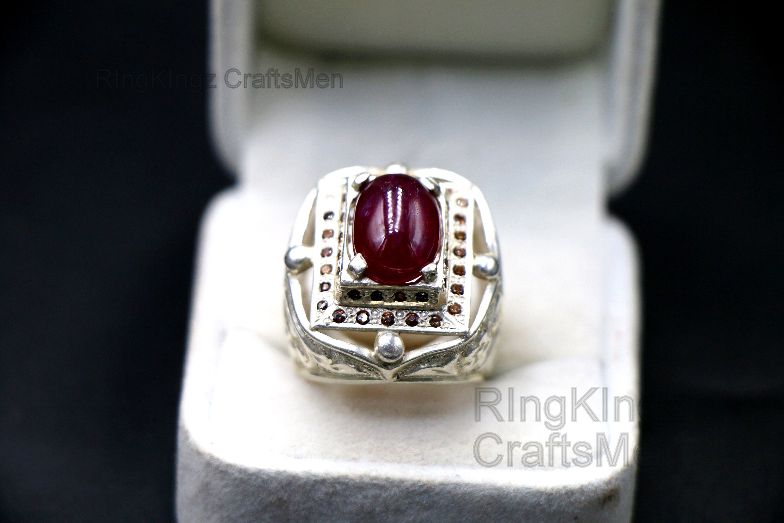 Anello da uomo fatto a mano in argento sterling 925: rubino rosso intenso cabochon - Italia