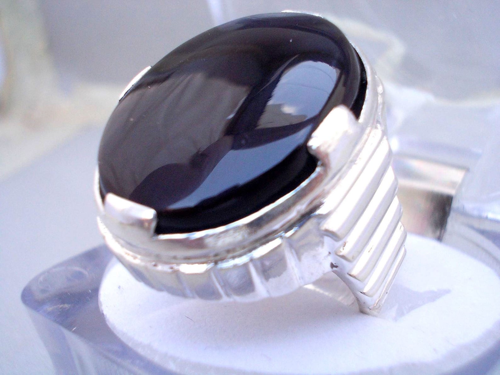 Men's Sterling Silver & Yemeni Agate Ring | Intricate Red Oval