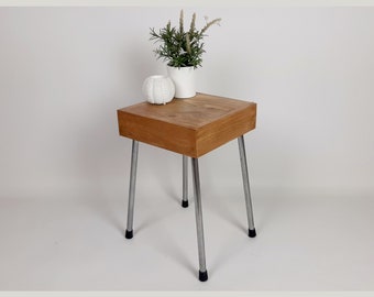 Tabouret classique | Années 50 | Années 60 | Tabouret vintage | Recyclé | Uniques | Tabourets en chêne | Pieds en métal | Collection de tabourets