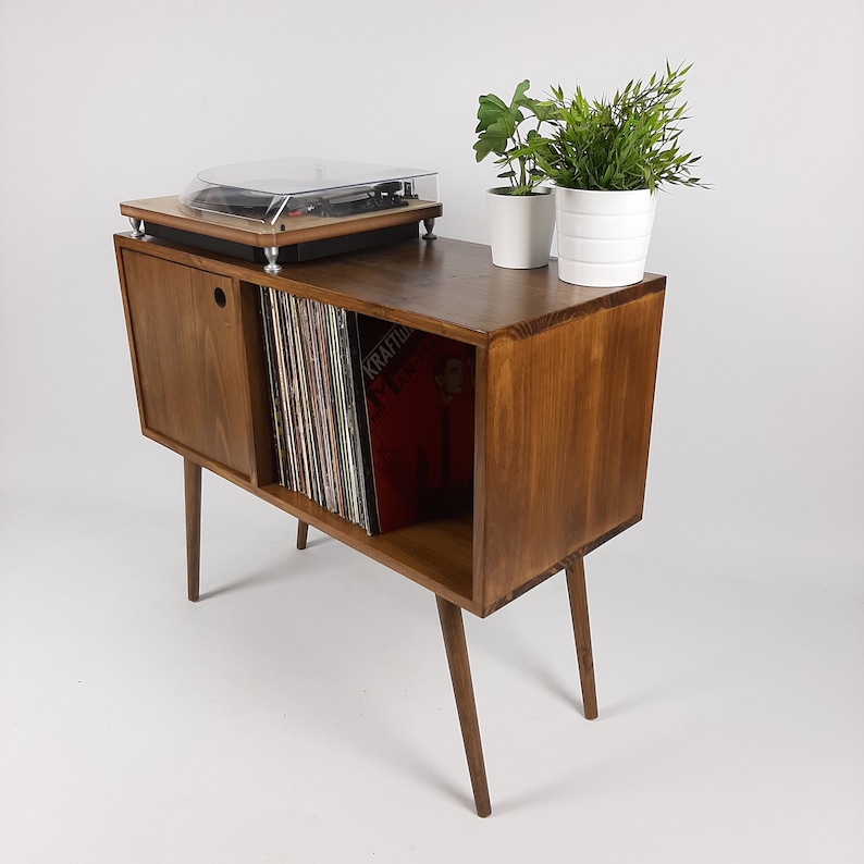 Table denregistrement en noyer avec pieds en bois Buffet moyen Console multimédia Cabinet en vinyle Table à disques vinyle en bois massif image 4