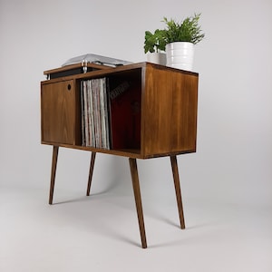 Table denregistrement en noyer avec pieds en bois Buffet moyen Console multimédia Cabinet en vinyle Table à disques vinyle en bois massif image 5