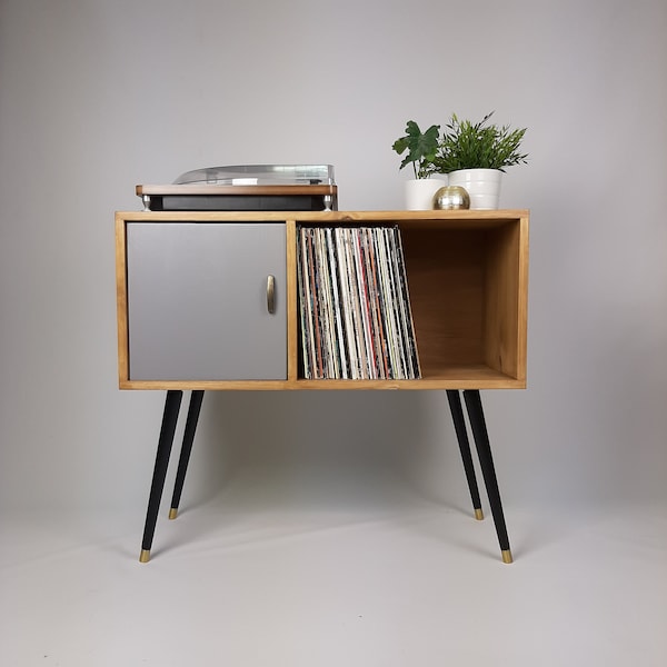 Oak Sideboard | Porte grise | Stockage de disques vinyles | Buffet en bois massif | Jambes noires | Credenza