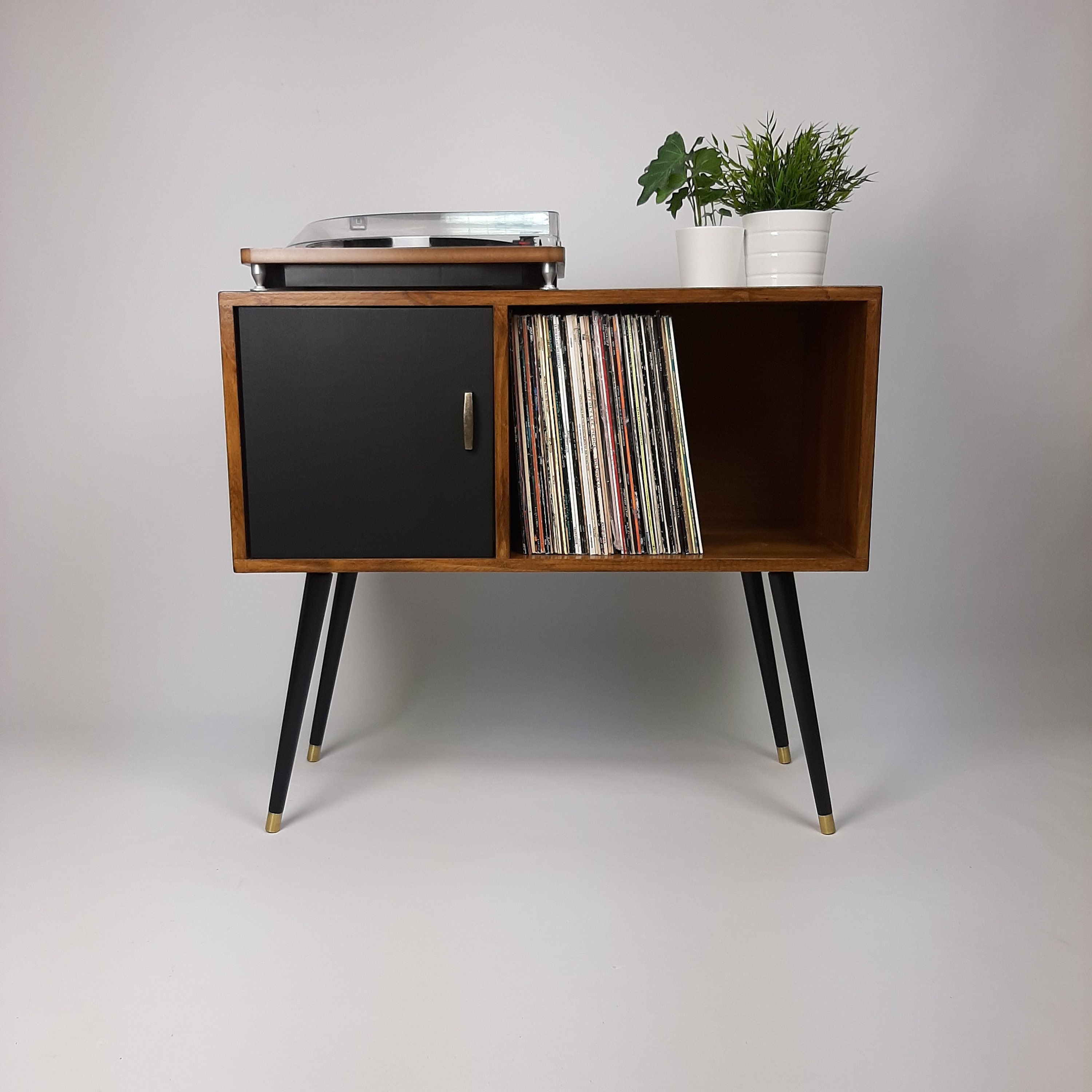 Wall Vinyl Record Shelf. Vinyl Records Storage, Minimalistic Mid Century  Vinyl Storage, Record Storage, LP Record Stand 