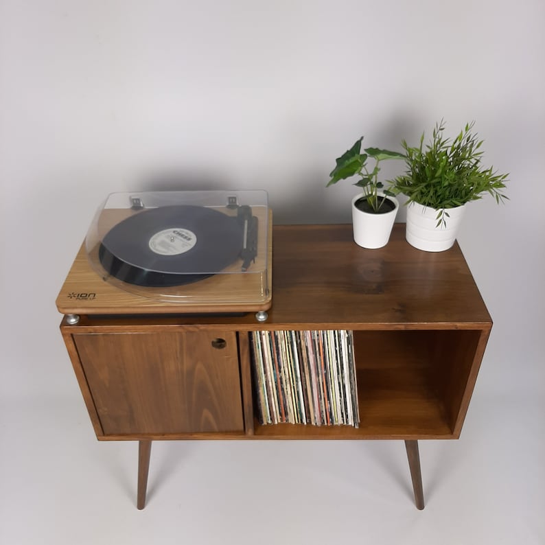 Table denregistrement en noyer avec pieds en bois Buffet moyen Console multimédia Cabinet en vinyle Table à disques vinyle en bois massif image 10