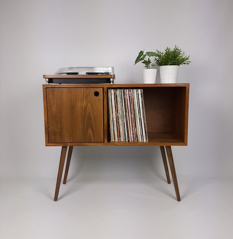 Table denregistrement en noyer avec pieds en bois Buffet moyen Console multimédia Cabinet en vinyle Table à disques vinyle en bois massif image 1