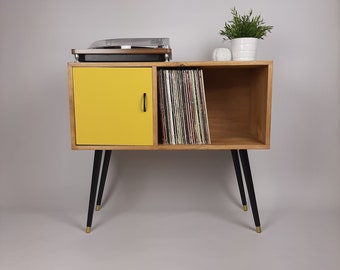 Table console en chêne avec porte jaune moutarde et poignée noir satiné | Stockage de disques vinyles | Crédence | 100 % durable | Rose