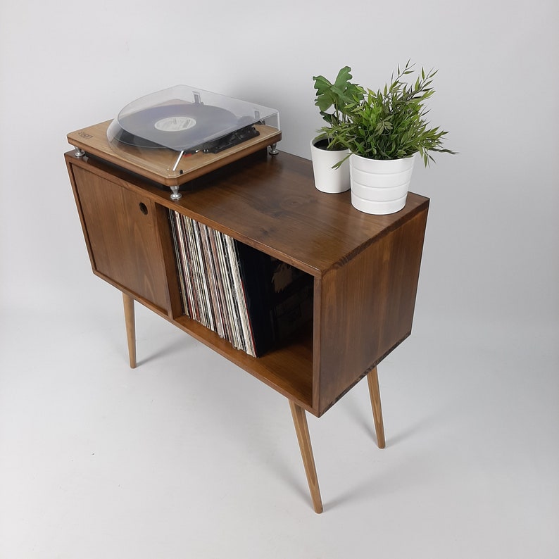 Table denregistrement en noyer avec pieds en bois Buffet moyen Console multimédia Cabinet en vinyle Table à disques vinyle en bois massif image 9