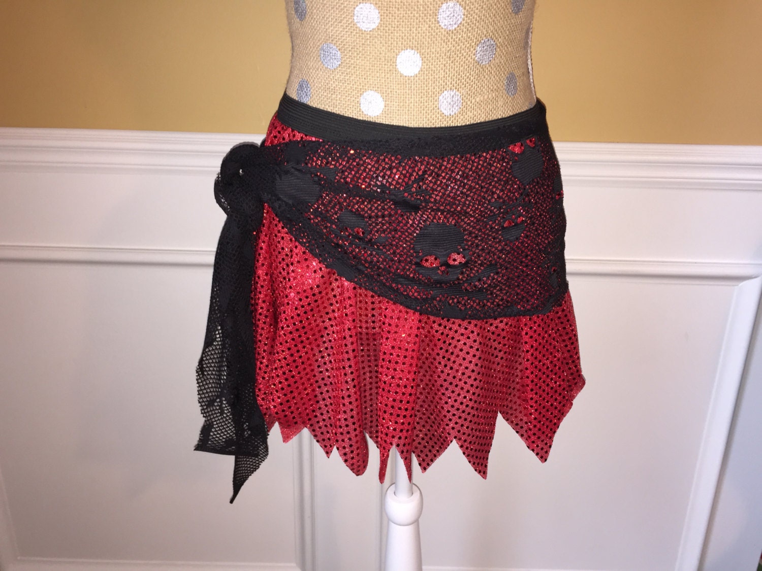 black work skirt runner