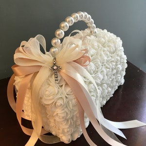 PURSE BOUQUET, Communion Bouquet, Bridesmaid bouquet, Unique Bouquet, White Bouquet with Pearl, Wedding Bouquet, Floral Bouquet