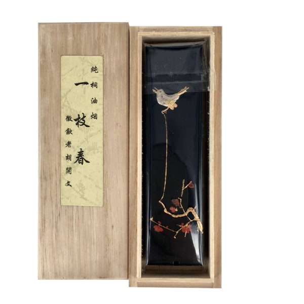 Li Ting Gui Old Hu Kai Wen 一枝春 Yi Zhi Chun Premium Oil Soot Black Inkstick