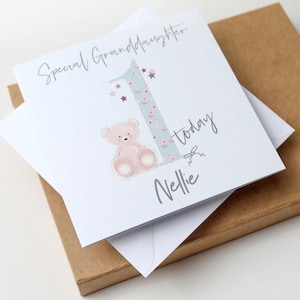 Carte 1er anniversaire pour une fille - Petite-fille, nièce, filleule | Carte de voeux personnalisée First One Today avec un ours en peluche rose