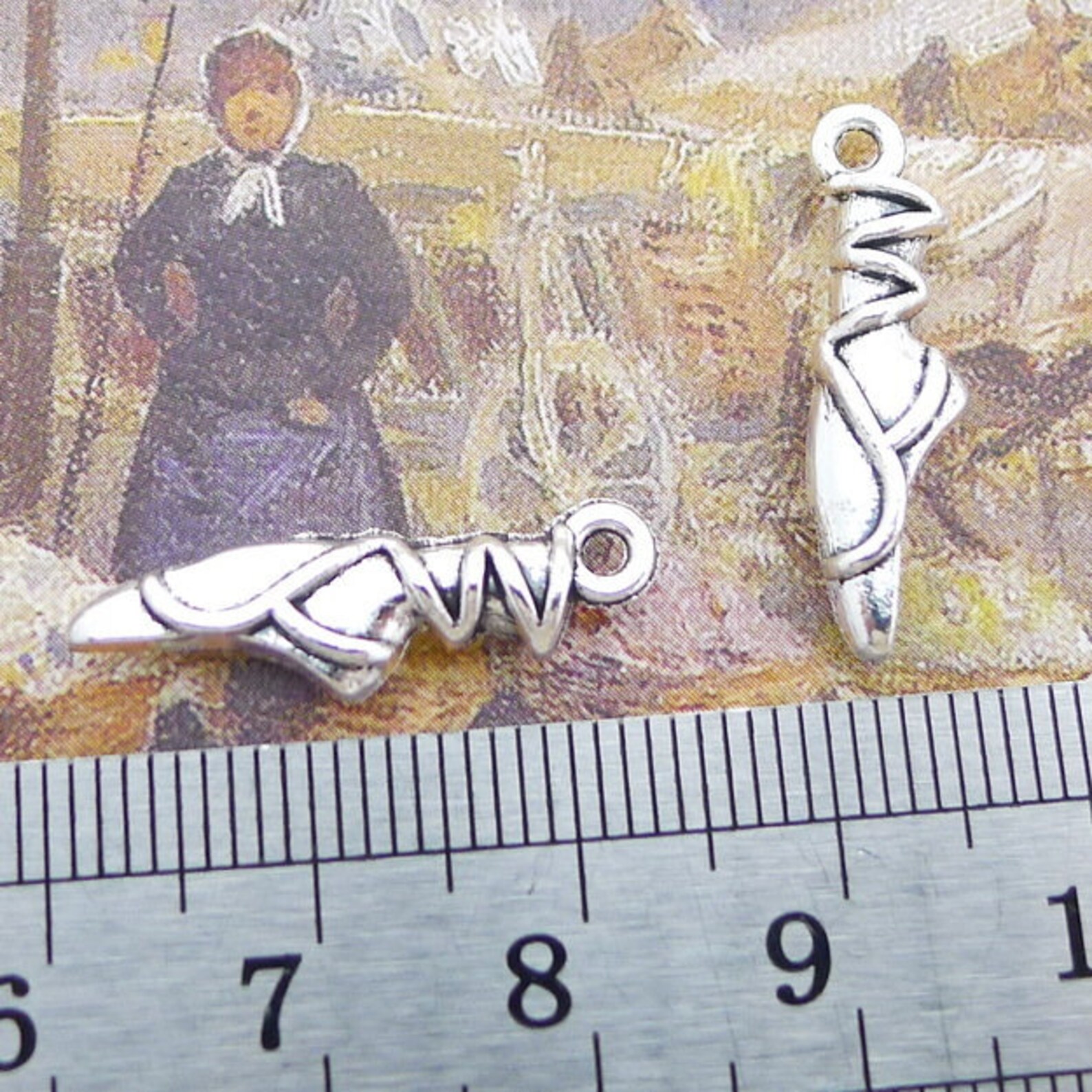 25pcs/bulk sale, antique silver ballet shoe charm pendant, tibetan silver tone, vintage jewelry supply, 7mmx24mm, jhs31-6288
