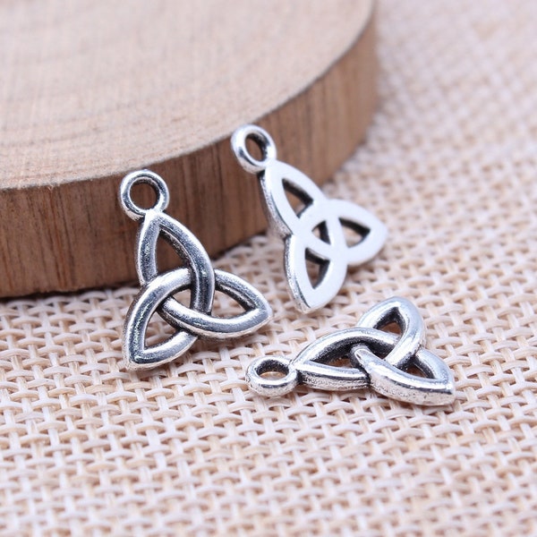 25 or 60PCS, Antique Silver Tone TRIANGLE Celtic Knot, Charm Pendant, Trinity Knot, Triquetra Symbol Charm Pendant, 14X12mm GGS32-15952