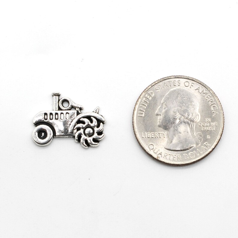 Vintage Jewelry Supply JHS301-3633 20PCS or 50PCS Farm Charm Antique Silver TRACTOR Charm Pendant 15X20mm Tibetan Silver Tone