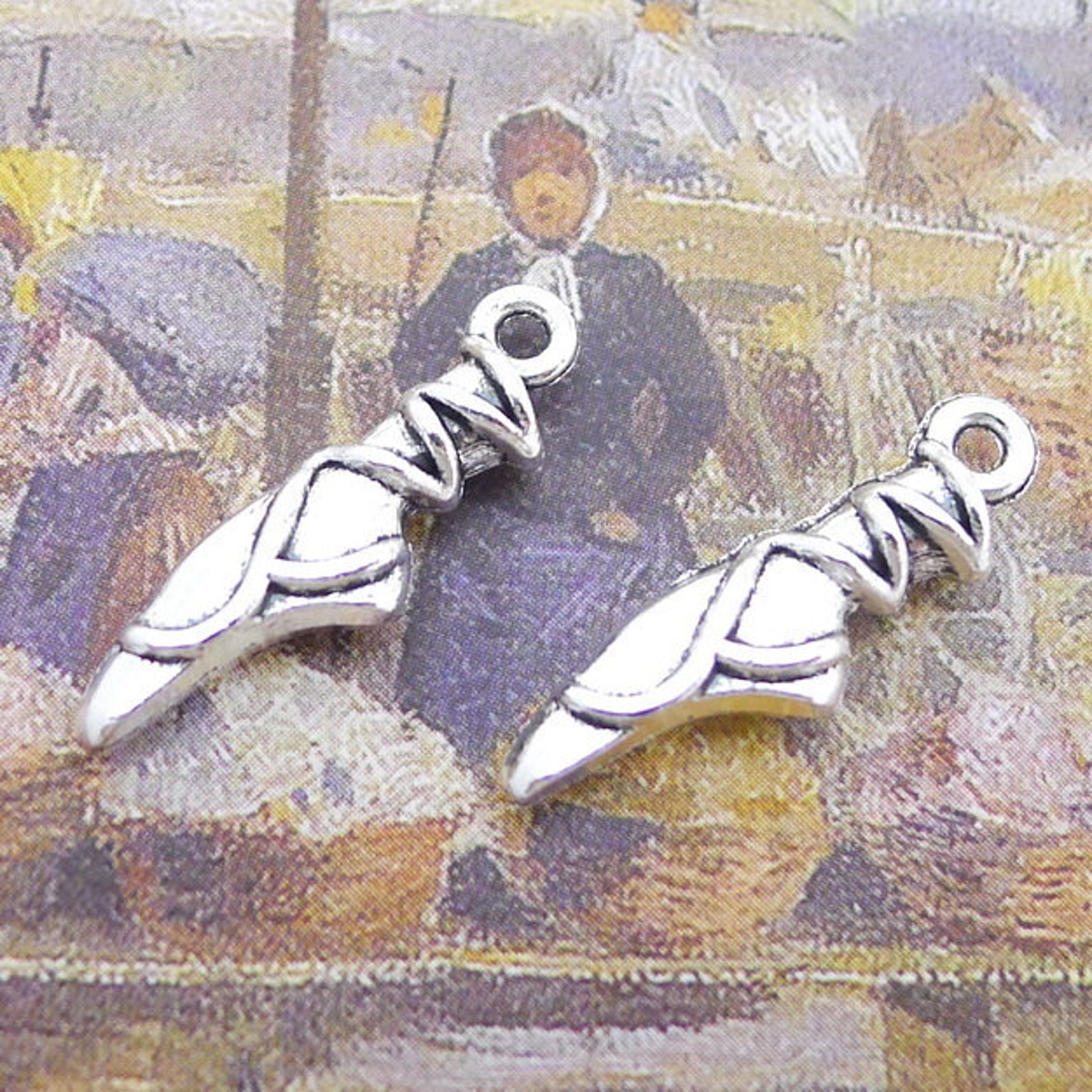 25pcs/bulk sale, antique silver ballet shoe charm pendant, tibetan silver tone, vintage jewelry supply, 7mmx24mm, jhs31-6288