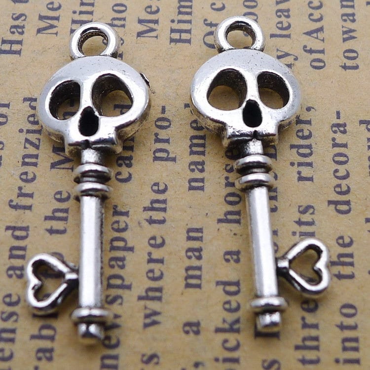 Key Charms (6pcs / 18mm x 33mm / Tibetan Silver / 2 Sided) Fancy Key Pendant Necklace Bracelet Earrings Bookmark Zipper Pull Keyring CHM832