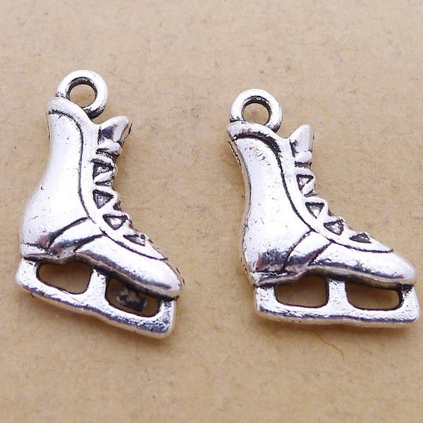 15 or 40PCS Bulk Sale, Antique Silver Ice Skate Shoe Charm Pendant, 2 Sided Hockey Skate, Winter Sports Charm Supply, 17mmX17mm, JHS27-6553