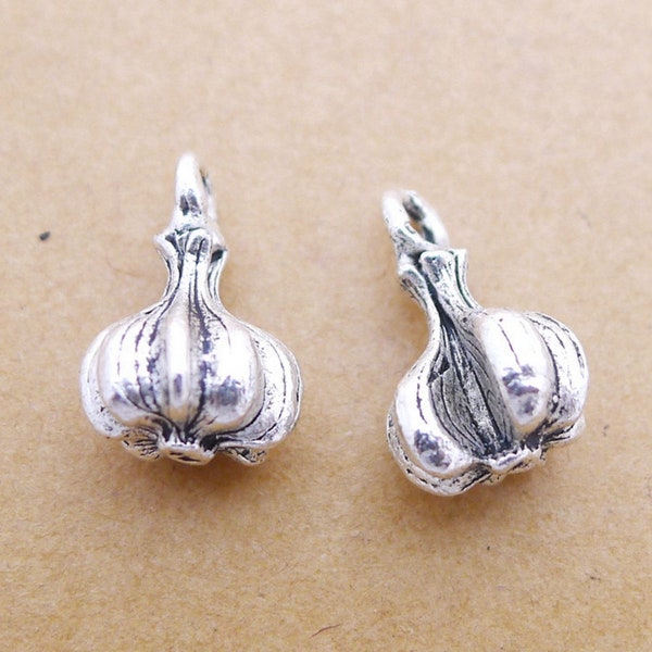 12 ou 30PCS, Antique Silver Small 3D Garlic Bulb Charm Pendant, Ton argent tibétain, Fourniture de bijoux végétaux, 6X24mm, JHS229-668