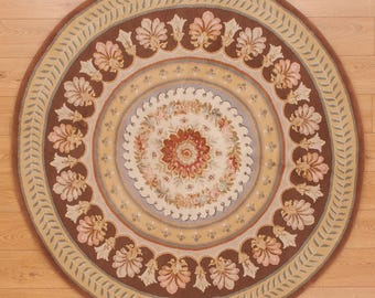 6 foot round savonnerie carpet, all wool hand knotted. 185 x 185 Meter  73 inches round