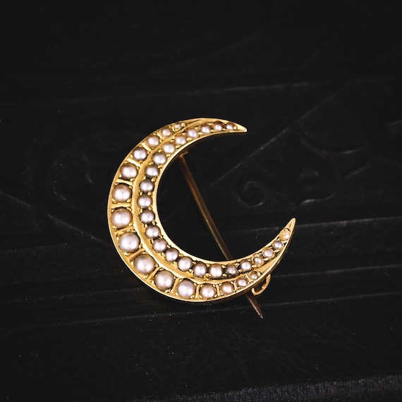 Antique Victorian Pearl Crescent Brooch in 15k Gol