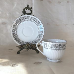 Vintage 1985 Chinese Fine China Tea Cup & Saucer Set – CX123 Bone