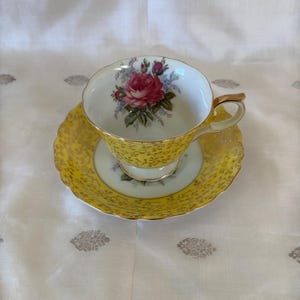 Japanese Castle Footed Teacup & Saucer – Yellow with Golden Flower Accents and Pink Roses