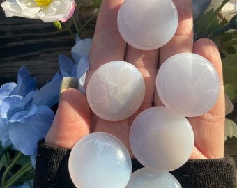 Blue Chalcedony Round, Blue Chalcedony Flat Palm, Qty. 1, Round Pocket Stone