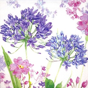 M325# 3 servilletas de papel individuales para decoupage, papel de seda para manualidades, flores de agapanto azul y rosa sobre fondo blanco