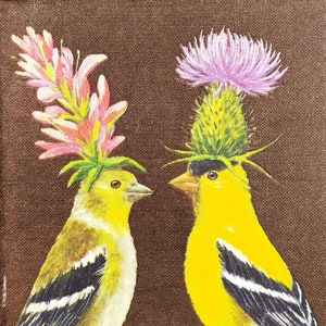 S244# 3 pezzi di PICCOLI tovaglioli di carta singoli per decoupage formato cocktail, tessuto artigianale, coppia di uccelli cardellino con cappelli di fiori su marrone