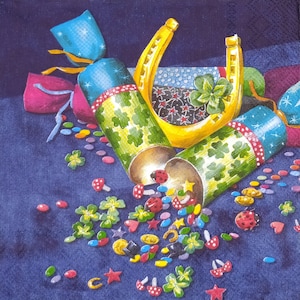 R993# 3 tovaglioli di carta singoli per decoupage, veline artigianali, cracker di coriandoli per feste con trifogli portafortuna e ferro di cavallo su blu scuro