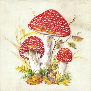 S853# 3 pezzi di PICCOLI tovaglioli di carta singoli per decoupage, tessuto artigianale formato cocktail, tre funghi amanita muscaria rossa su erba verde
