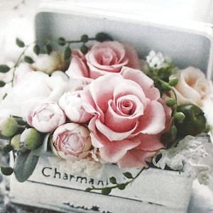 P738# 3 servilletas de papel individuales para decoupage, papel de seda para manualidades, ramo de rosas rosadas en caja blanca