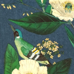 P932 # 3 Stück Papierservietten einzeln für Decoupage, Bastelgewebe, mit weißer Mohnblume und exotischem Vogelmuster auf dunkelblauem Hintergrund