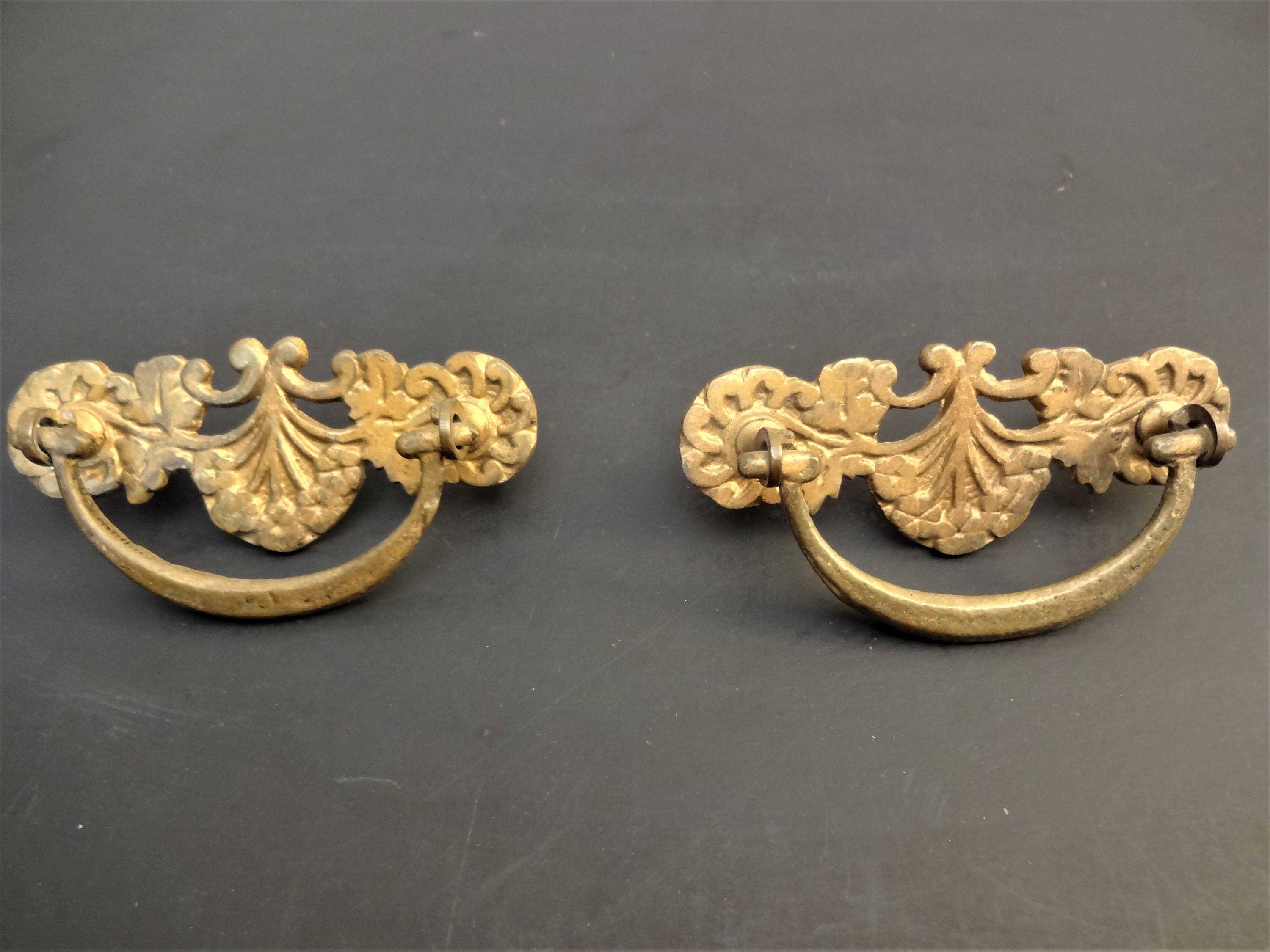 2 BRASS DRAW HANDLE ASSY STAMPED LM&SR LONDON MIDLAND SCOTTISH RAILWAY 88mm wide 2 BRASS DRAW HANDLE ASSY STAMPED LM&SR LONDON MIDLAND SCOTTISH RAILWAY 88mm wide